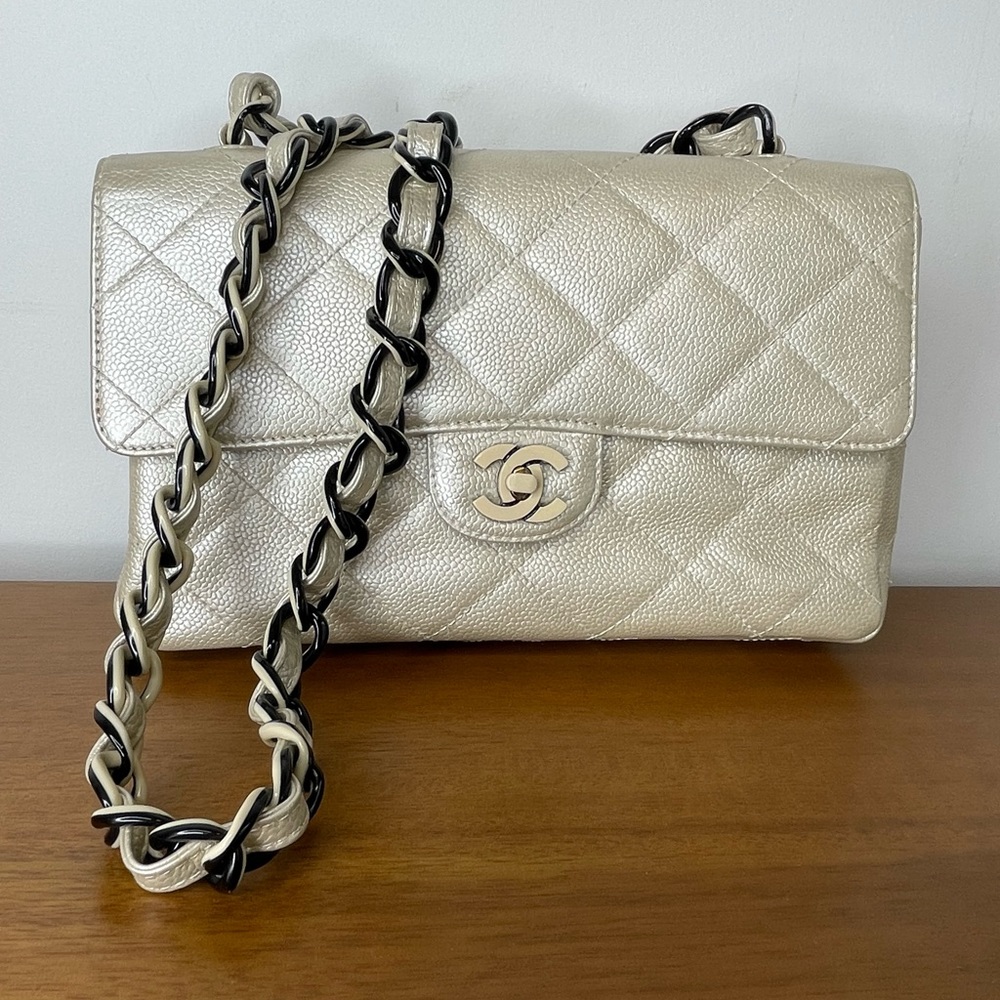 Auth Chanel Quilted Plastic Chain Shoulder Bag Caviar Iridescent Pearl